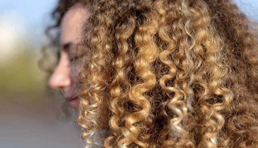 Cheveux crépus : 7 conseils pratiques pour en prendre soin